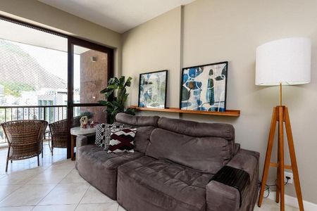 Apartamento à venda com 104m², 2 quartos e 1 vaga Apartamento à venda com 104m², 2 quartos e 1 vagaSala