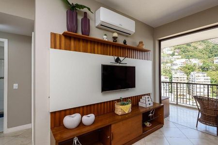 Apartamento à venda com 104m², 2 quartos e 1 vaga Apartamento à venda com 104m², 2 quartos e 1 vagaSala