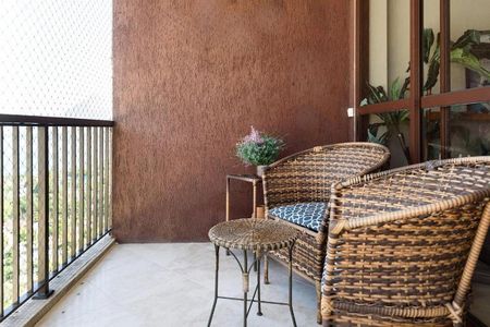 Apartamento à venda com 104m², 2 quartos e 1 vaga Apartamento à venda com 104m², 2 quartos e 1 vagaVaranda