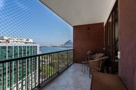 Apartamento à venda com 104m², 2 quartos e 1 vaga Apartamento à venda com 104m², 2 quartos e 1 vagaVaranda
