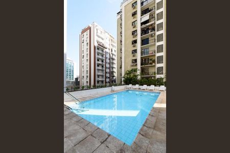 Apartamento à venda com 104m², 2 quartos e 1 vaga Apartamento à venda com 104m², 2 quartos e 1 vagaPiscina