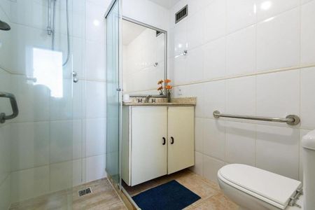 Apartamento à venda com 104m², 2 quartos e 1 vaga Apartamento à venda com 104m², 2 quartos e 1 vagaBanheiro