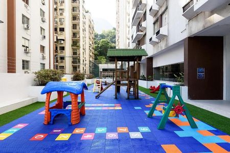 Apartamento à venda com 104m², 2 quartos e 1 vaga Apartamento à venda com 104m², 2 quartos e 1 vagaPlayground