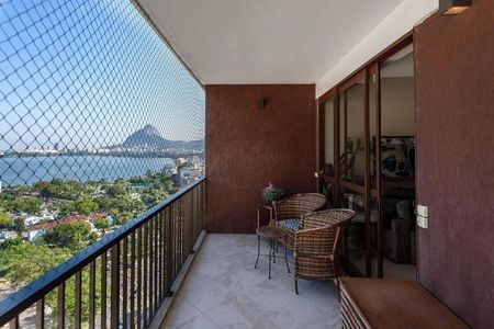 Apartamento à venda com 104m², 2 quartos e 1 vaga Apartamento à venda com 104m², 2 quartos e 1 vagaVaranda