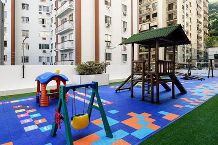 Apartamento à venda com 104m², 2 quartos e 1 vaga Apartamento à venda com 104m², 2 quartos e 1 vagaPlayground