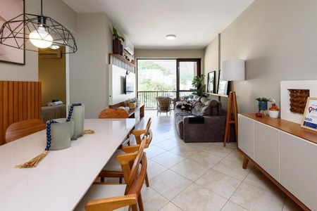 Apartamento à venda com 104m², 2 quartos e 1 vaga Apartamento à venda com 104m², 2 quartos e 1 vagaSala de Jantar