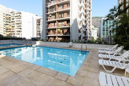 Apartamento à venda com 104m², 2 quartos e 1 vaga Apartamento à venda com 104m², 2 quartos e 1 vagaPiscina