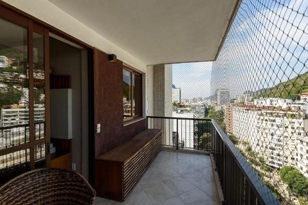 Apartamento à venda com 104m², 2 quartos e 1 vaga Apartamento à venda com 104m², 2 quartos e 1 vagaVaranda