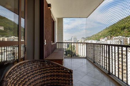 Apartamento à venda com 104m², 2 quartos e 1 vaga Apartamento à venda com 104m², 2 quartos e 1 vagaVaranda