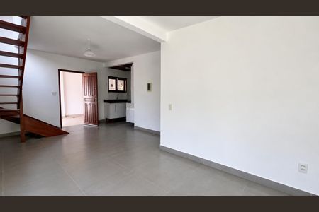 Sala de casa para alugar com 3 quartos, 211m² em Morro das Pedras, Florianópolis