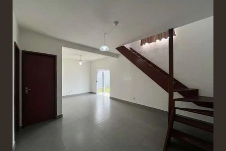 Sala de casa para alugar com 3 quartos, 211m² em Morro das Pedras, Florianópolis