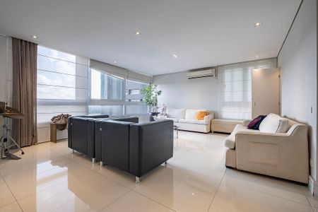 Sala 1 de apartamento à venda com 3 quartos, 240m² em Jardim Europa, São Paulo