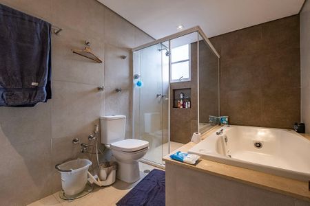 Apartamento à venda com 240m², 3 quartos e 2 vagas Apartamento à venda com 240m², 3 quartos e 2 vagasSuíte 1