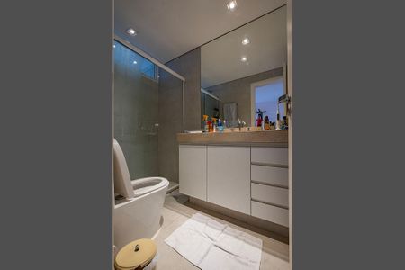 Apartamento à venda com 240m², 3 quartos e 2 vagas Apartamento à venda com 240m², 3 quartos e 2 vagasSuíte 2