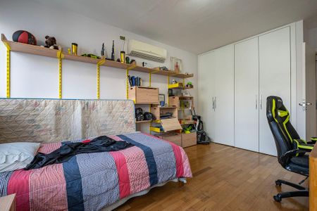 Apartamento à venda com 240m², 3 quartos e 2 vagas Apartamento à venda com 240m², 3 quartos e 2 vagasSuíte 3
