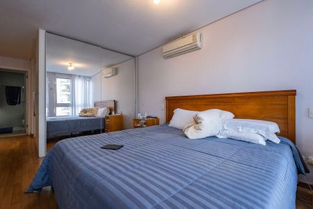 Apartamento à venda com 240m², 3 quartos e 2 vagas Apartamento à venda com 240m², 3 quartos e 2 vagasSuíte 1
