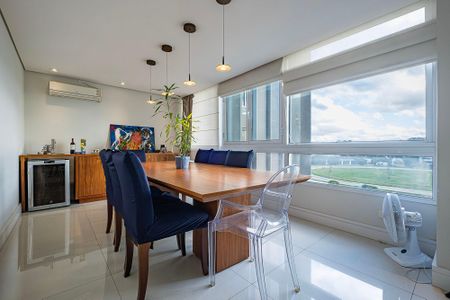 Apartamento à venda com 240m², 3 quartos e 2 vagas Apartamento à venda com 240m², 3 quartos e 2 vagasSala 1