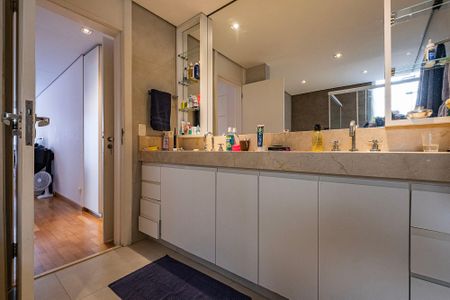Apartamento à venda com 240m², 3 quartos e 2 vagas Apartamento à venda com 240m², 3 quartos e 2 vagasSuíte 1
