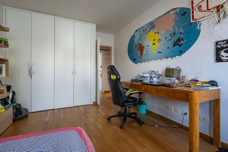 Apartamento à venda com 240m², 3 quartos e 2 vagas Apartamento à venda com 240m², 3 quartos e 2 vagasSuíte 3