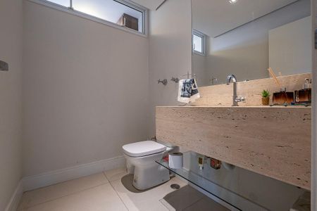 Apartamento à venda com 240m², 3 quartos e 2 vagas Apartamento à venda com 240m², 3 quartos e 2 vagasLavabo