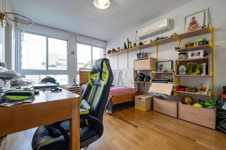 Apartamento à venda com 240m², 3 quartos e 2 vagas Apartamento à venda com 240m², 3 quartos e 2 vagasSuíte 3