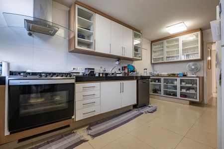 Apartamento à venda com 240m², 3 quartos e 2 vagas Apartamento à venda com 240m², 3 quartos e 2 vagasCozinha