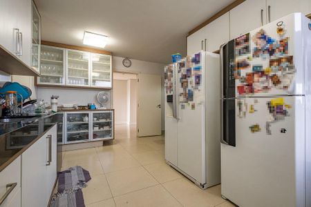 Apartamento à venda com 240m², 3 quartos e 2 vagas Apartamento à venda com 240m², 3 quartos e 2 vagasCozinha