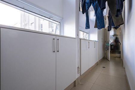 Apartamento à venda com 240m², 3 quartos e 2 vagas Apartamento à venda com 240m², 3 quartos e 2 vagasLavanderia