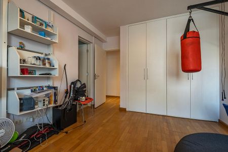 Apartamento à venda com 240m², 3 quartos e 2 vagas Apartamento à venda com 240m², 3 quartos e 2 vagasSuíte 2