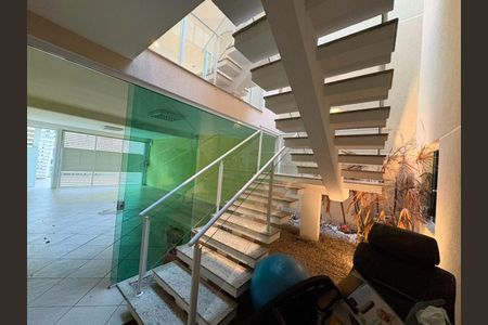 Casa à venda com 221m², 3 quartos e 5 vagas