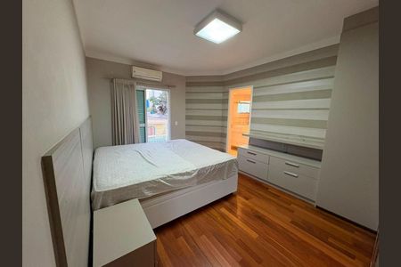 Casa à venda com 221m², 3 quartos e 5 vagas