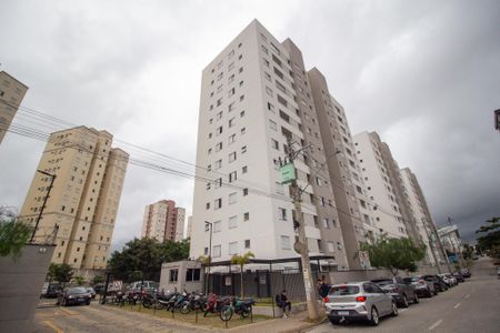 Apartamento para alugar com 47m², 2 quartos e 1 vaga Apartamento para alugar com 47m², 2 quartos e 1 vagaFachada
