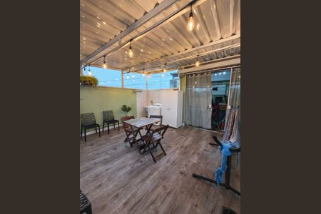 Apartamento à venda com 94m², 2 quartos e 1 vaga Apartamento à venda com 94m², 2 quartos e 1 vagaÁrea externa