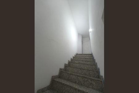 Apartamento à venda com 94m², 2 quartos e 1 vaga Apartamento à venda com 94m², 2 quartos e 1 vagaEscada