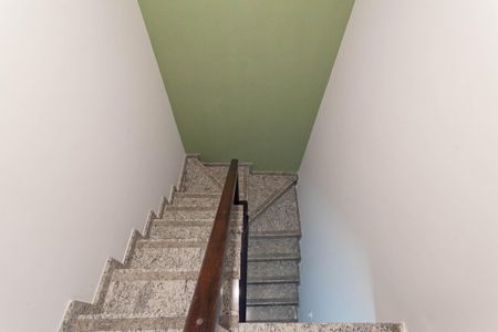 Casa de condomínio à venda com 112m², 3 quartos e 1 vaga Casa de condomínio à venda com 112m², 3 quartos e 1 vagaEscada