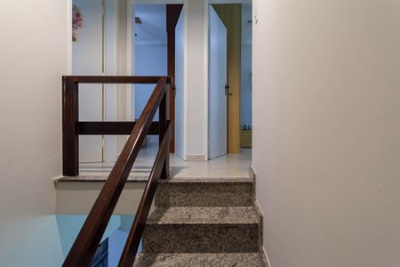 Casa de condomínio à venda com 112m², 3 quartos e 1 vaga Casa de condomínio à venda com 112m², 3 quartos e 1 vagaEscada