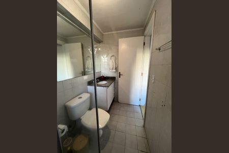 Banheiro de apartamento para alugar com 2 quartos, 77m² em Cristo Rei, Curitiba