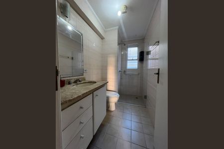 Banheiro de apartamento para alugar com 2 quartos, 77m² em Cristo Rei, Curitiba