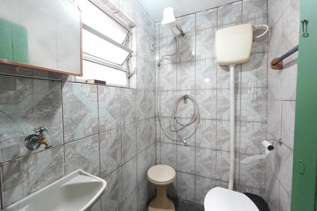 Banheiro de kitnet/studio para alugar com 1 quarto, 20m² em Liberdade, São Paulo