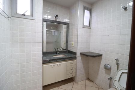 Apartamento para alugar com 130m², 3 quartos e 2 vagasBanheiro Social