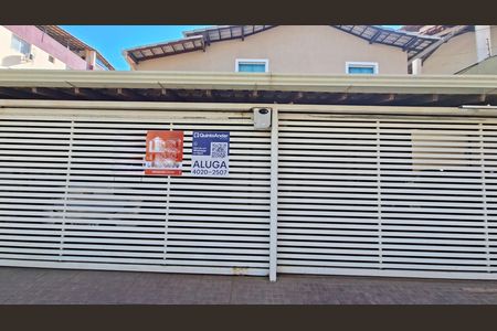 Casa de condomínio para alugar com 130m², 4 quartos e 1 vagaFachada / Placa G: RHMH 265