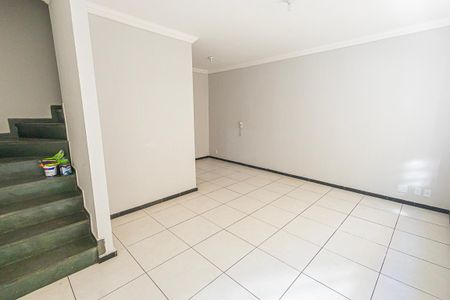 sala de casa de condomínio para alugar com 4 quartos, 130m² em Dona Clara, Belo Horizonte