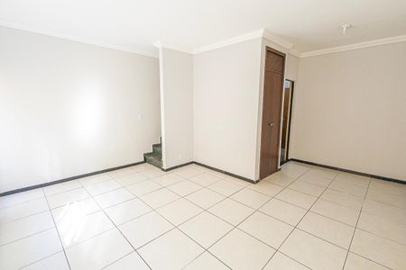 sala de casa de condomínio para alugar com 4 quartos, 130m² em Dona Clara, Belo Horizonte