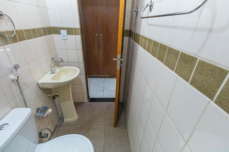 Casa de condomínio para alugar com 130m², 4 quartos e 1 vagabanheiro