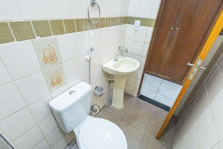 Casa de condomínio para alugar com 130m², 4 quartos e 1 vagabanheiro