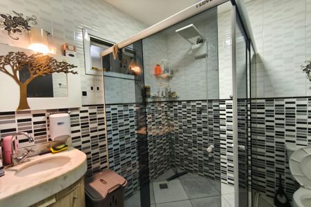 Casa à venda com 220m², 3 quartos e 2 vagas Casa à venda com 220m², 3 quartos e 2 vagasBanheiro Suíte