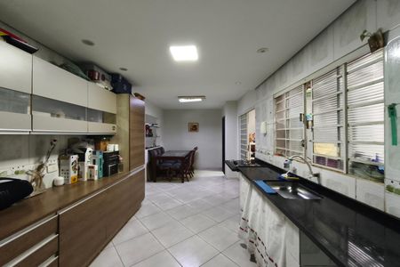 Casa à venda com 220m², 3 quartos e 2 vagas Casa à venda com 220m², 3 quartos e 2 vagasCozinha