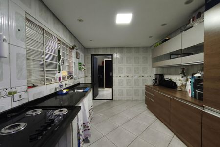 Casa à venda com 220m², 3 quartos e 2 vagas Casa à venda com 220m², 3 quartos e 2 vagasCozinha