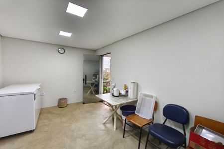 Casa à venda com 220m², 3 quartos e 2 vagas Casa à venda com 220m², 3 quartos e 2 vagasSala Comercial 2