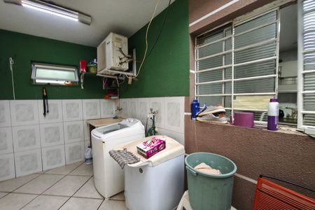 Casa à venda com 220m², 3 quartos e 2 vagas Casa à venda com 220m², 3 quartos e 2 vagasÁrea de Serviço